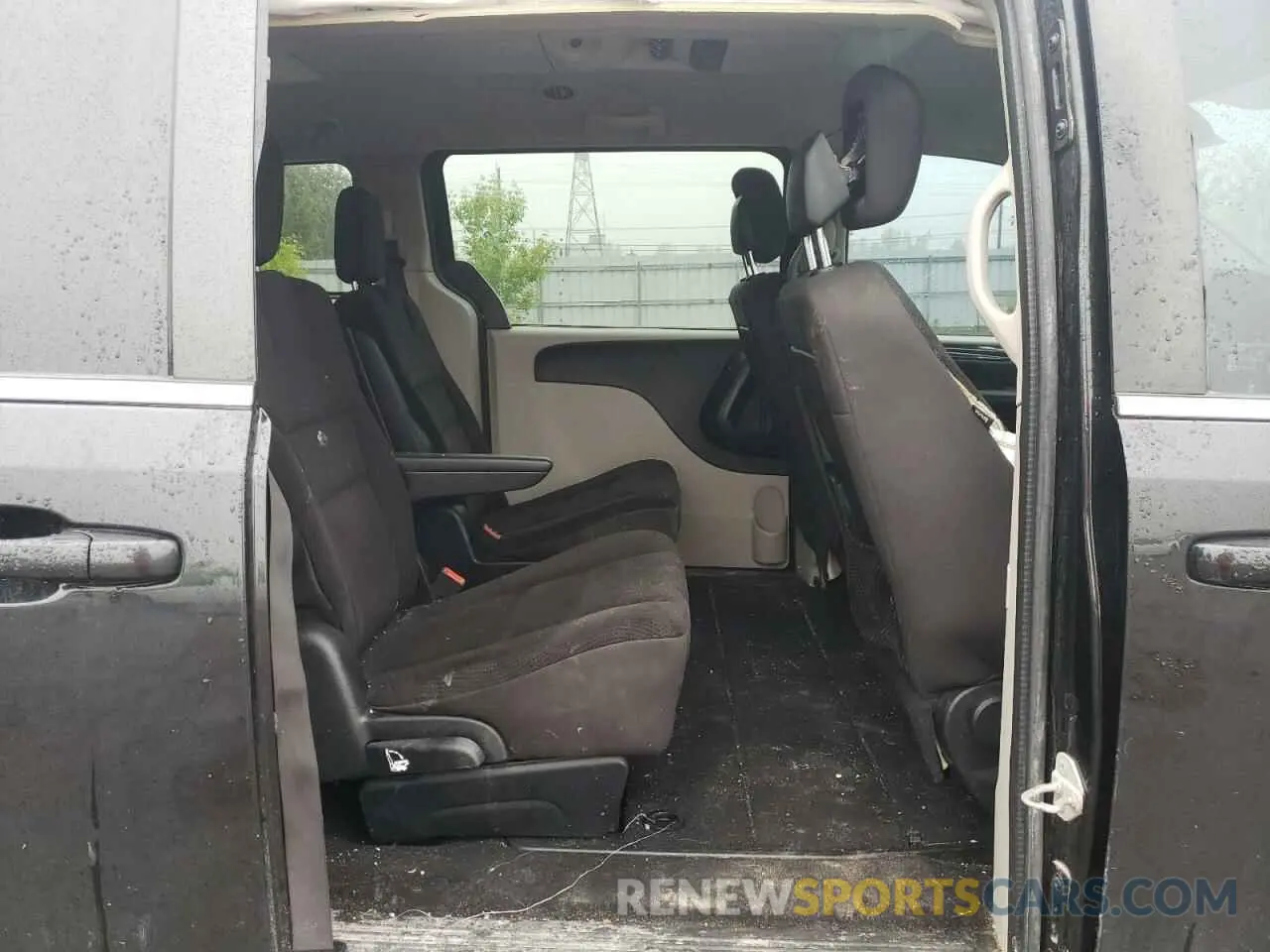 11 Photograph of a damaged car 2C4RDGDG8KR795755 DODGE CARAVAN 2019
