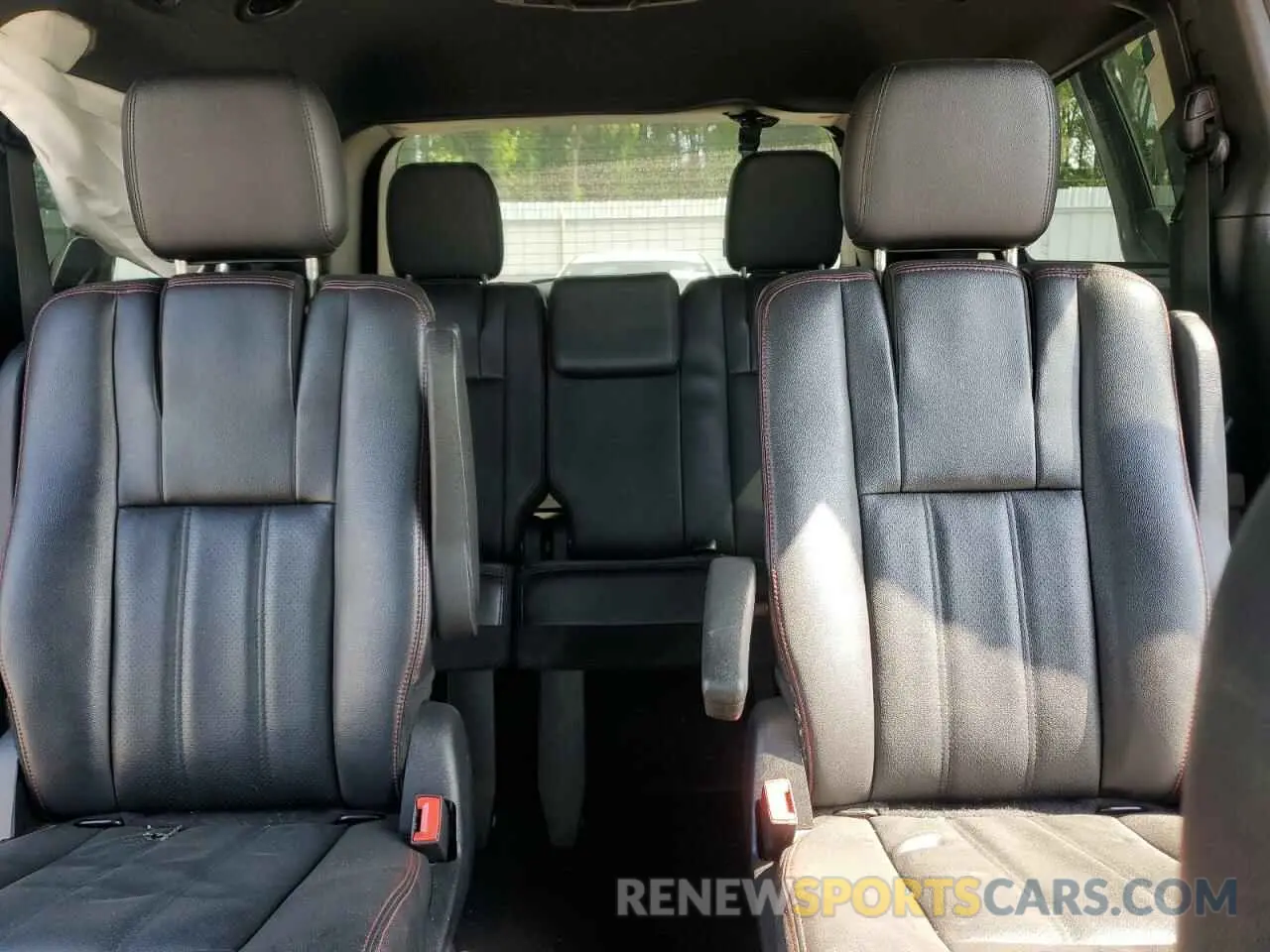 10 Photograph of a damaged car 2C4RDGEG0KR556540 DODGE CARAVAN 2019