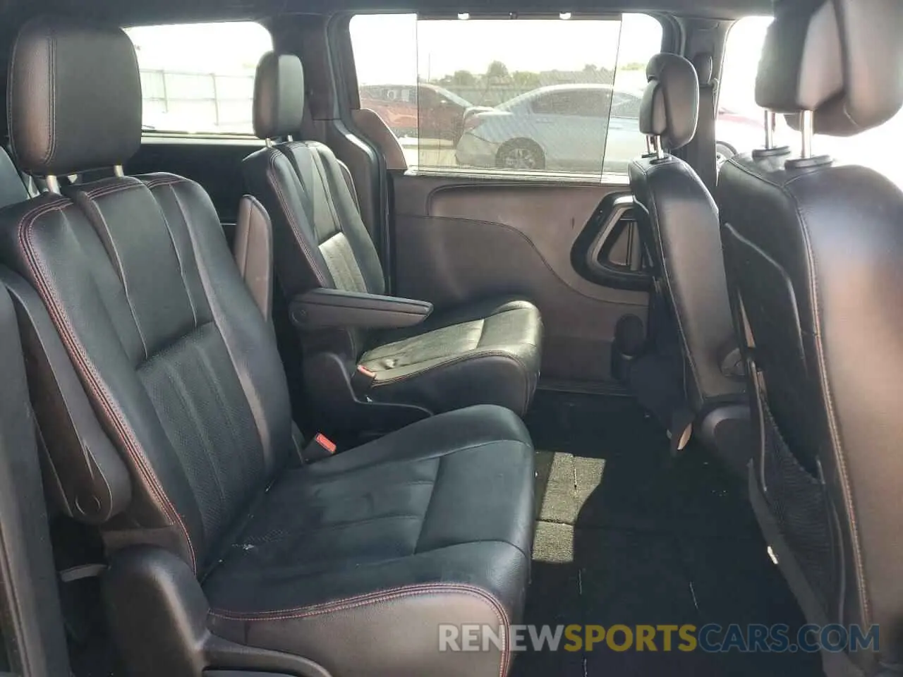 11 Photograph of a damaged car 2C4RDGEG0KR556540 DODGE CARAVAN 2019