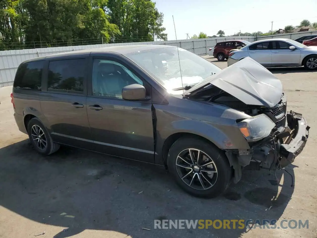 4 Photograph of a damaged car 2C4RDGEG0KR556540 DODGE CARAVAN 2019