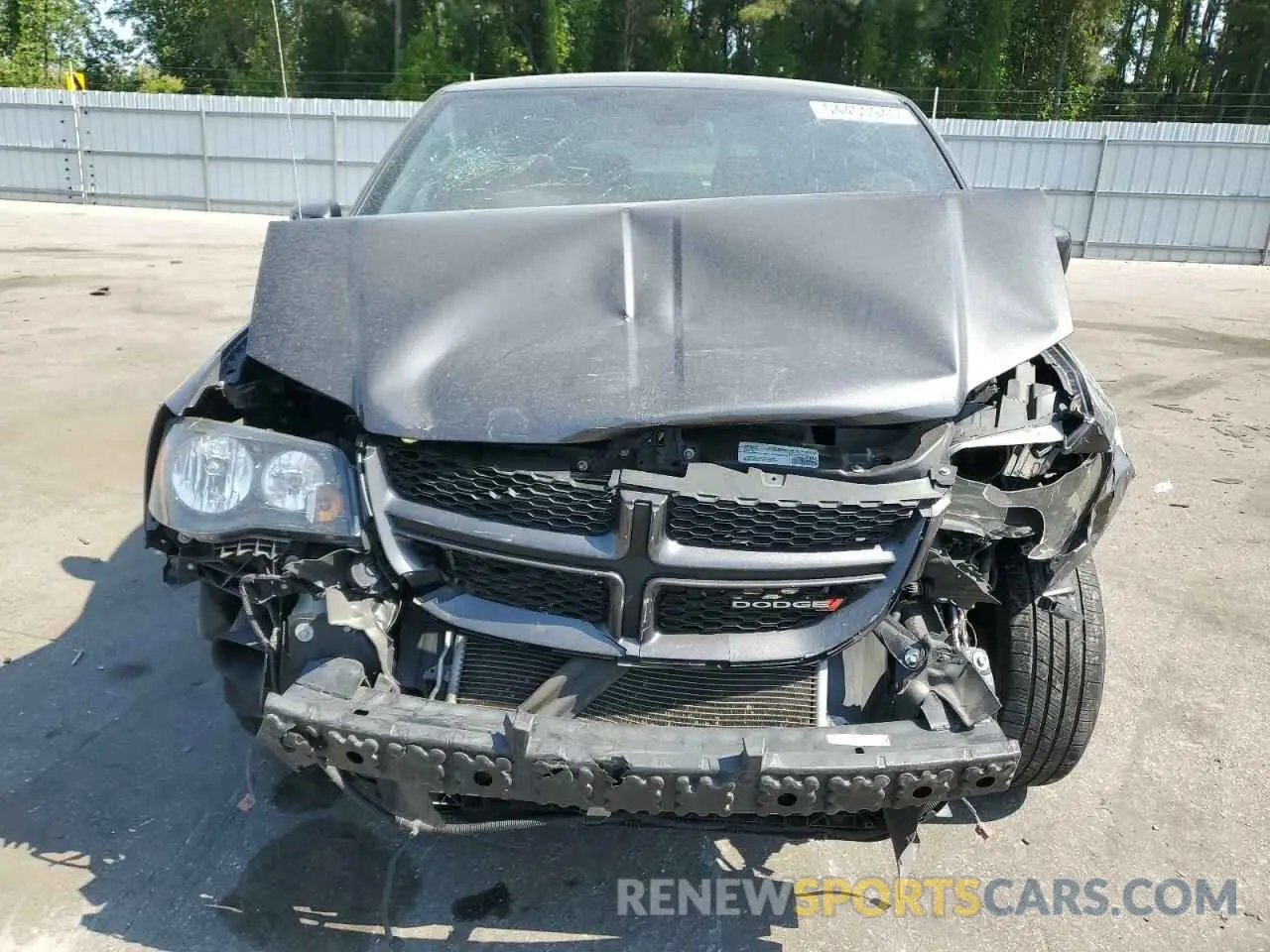 5 Photograph of a damaged car 2C4RDGEG0KR556540 DODGE CARAVAN 2019