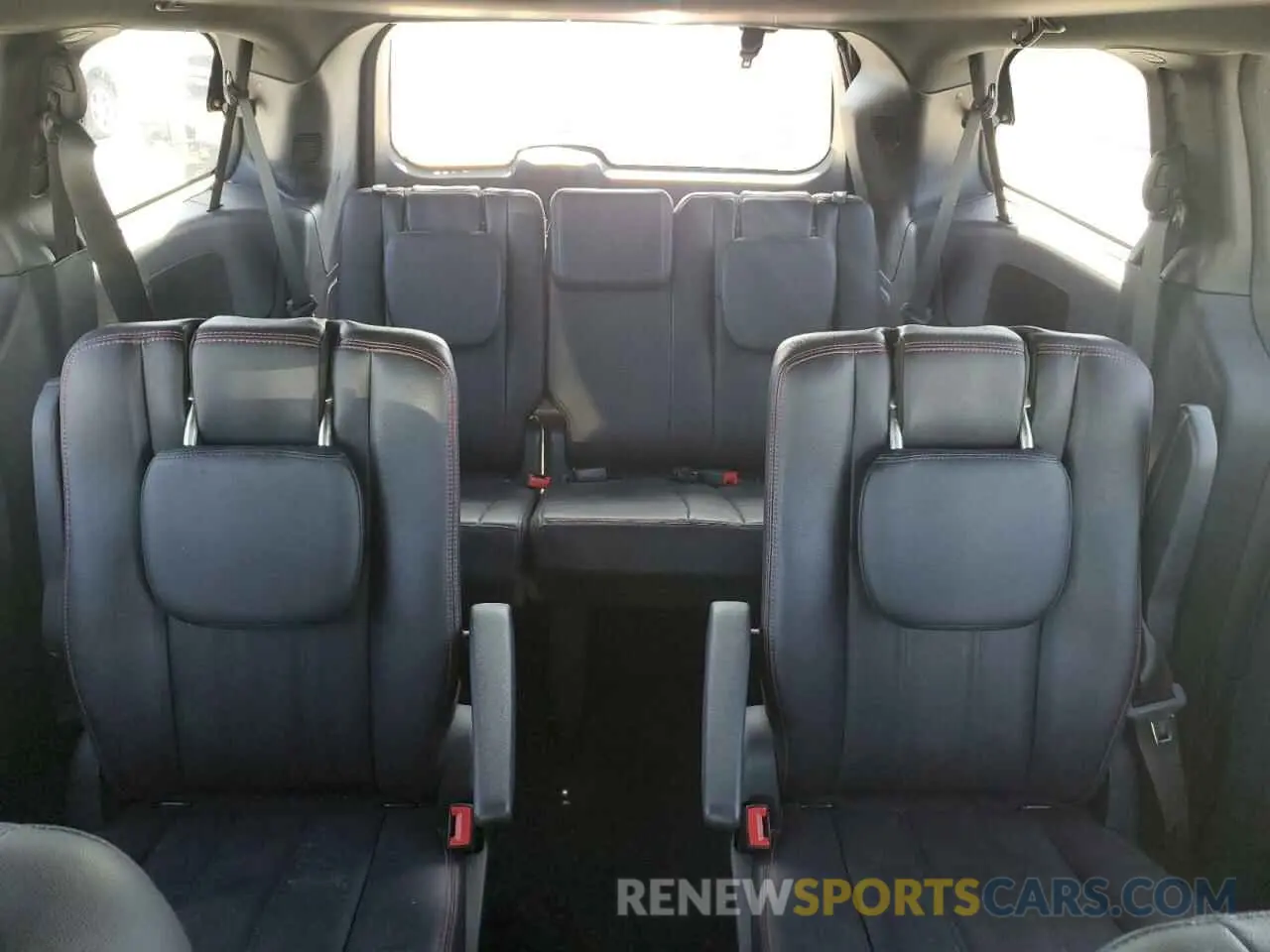 10 Photograph of a damaged car 2C4RDGEG0KR564170 DODGE CARAVAN 2019