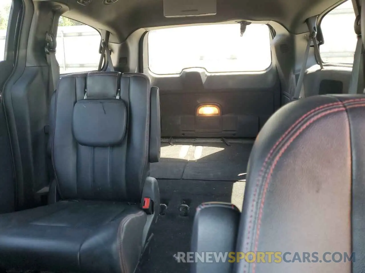 10 Photograph of a damaged car 2C4RDGEG0KR646044 DODGE CARAVAN 2019