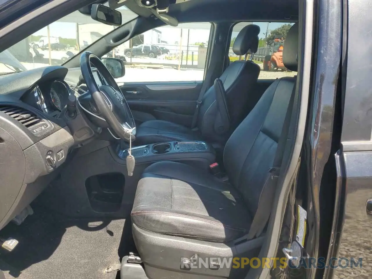 7 Photograph of a damaged car 2C4RDGEG0KR646044 DODGE CARAVAN 2019