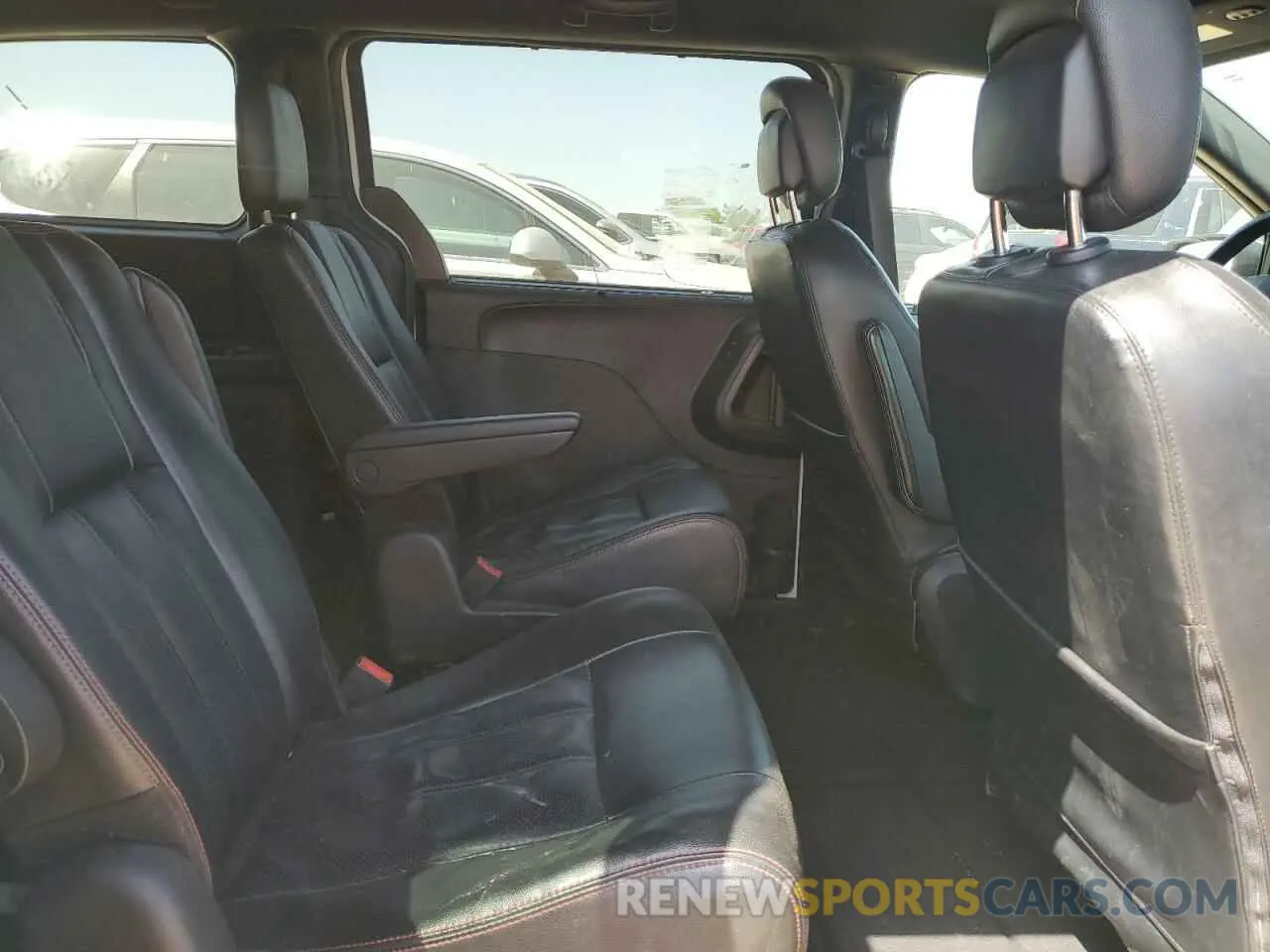 11 Photograph of a damaged car 2C4RDGEG0KR658713 DODGE CARAVAN 2019