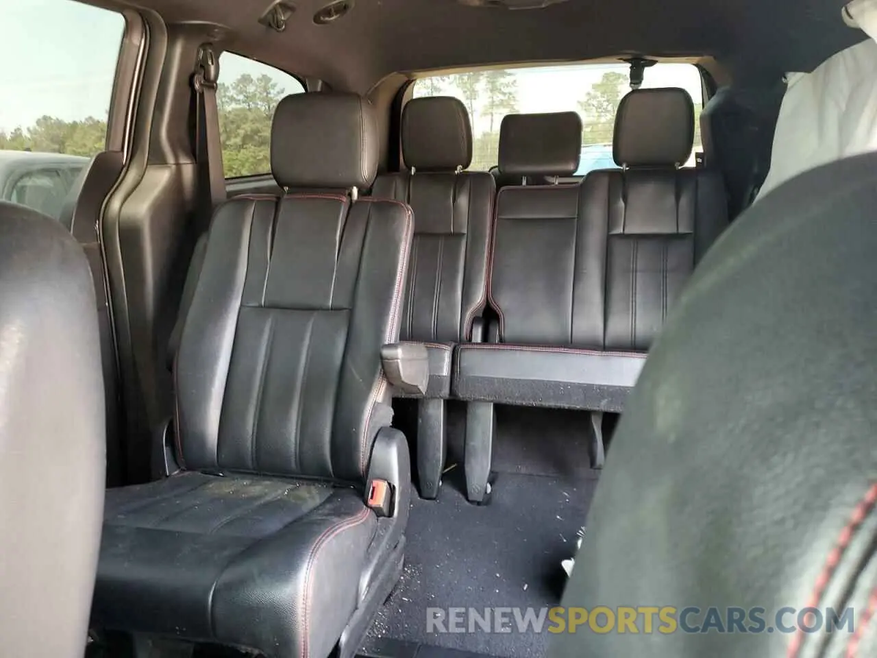 10 Photograph of a damaged car 2C4RDGEG0KR670375 DODGE CARAVAN 2019