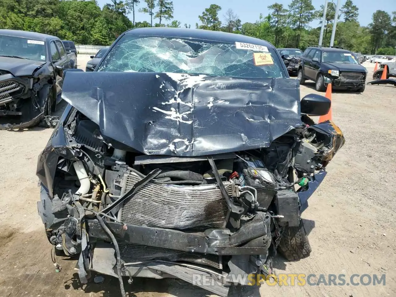 5 Photograph of a damaged car 2C4RDGEG0KR670375 DODGE CARAVAN 2019