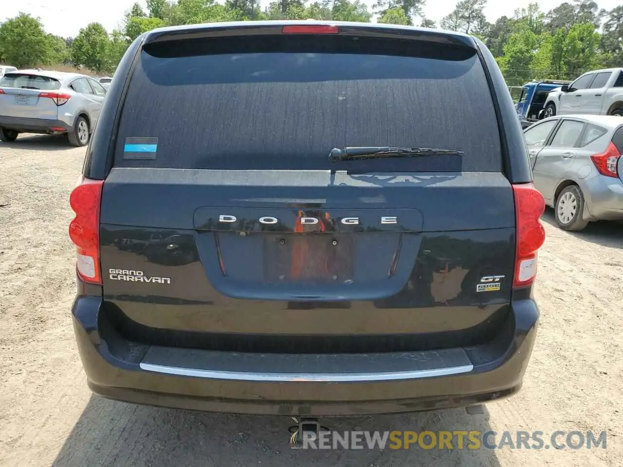 6 Photograph of a damaged car 2C4RDGEG0KR670375 DODGE CARAVAN 2019