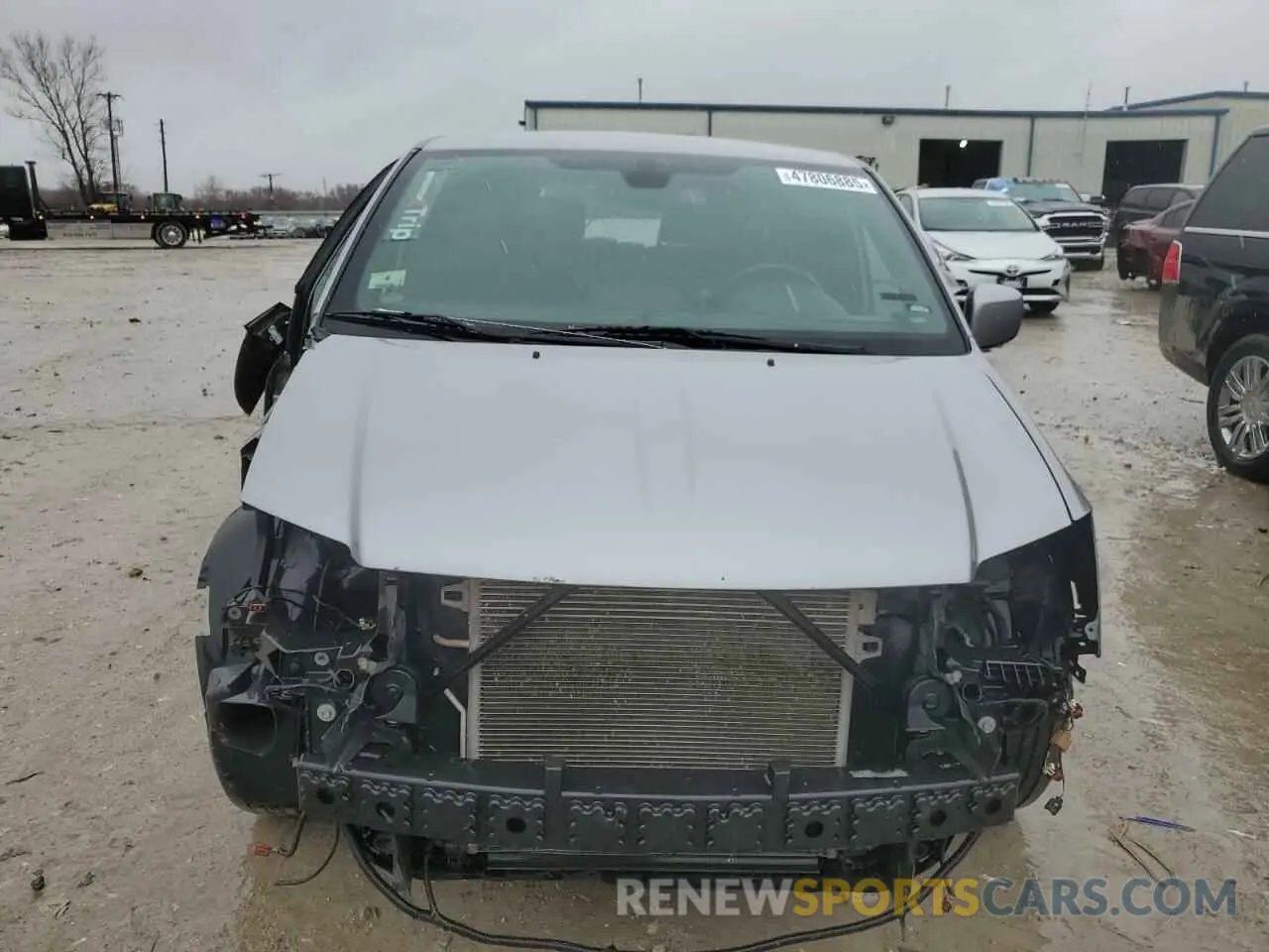 5 Photograph of a damaged car 2C4RDGEG0KR670540 DODGE CARAVAN 2019