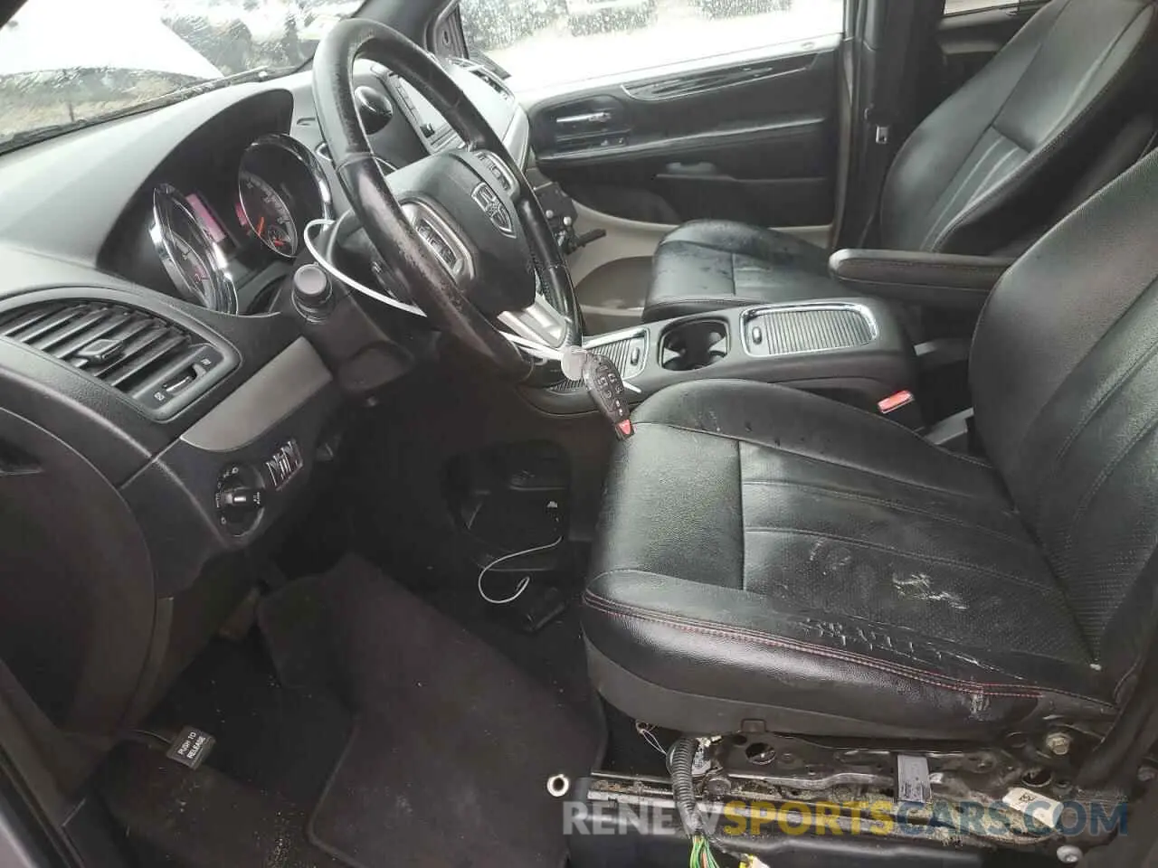 7 Photograph of a damaged car 2C4RDGEG0KR670540 DODGE CARAVAN 2019