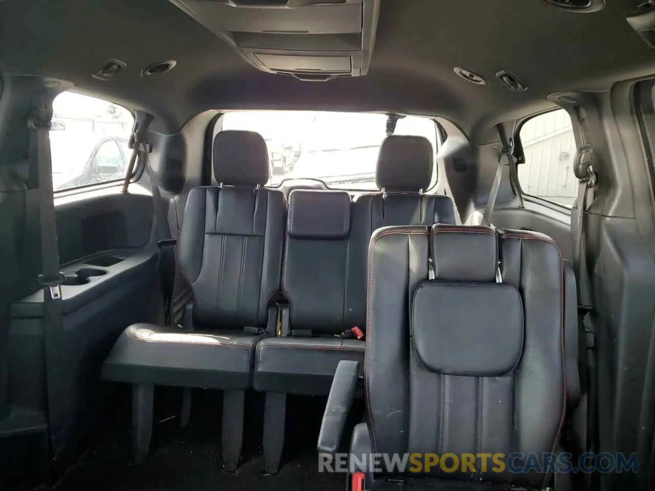 10 Photograph of a damaged car 2C4RDGEG0KR674569 DODGE CARAVAN 2019