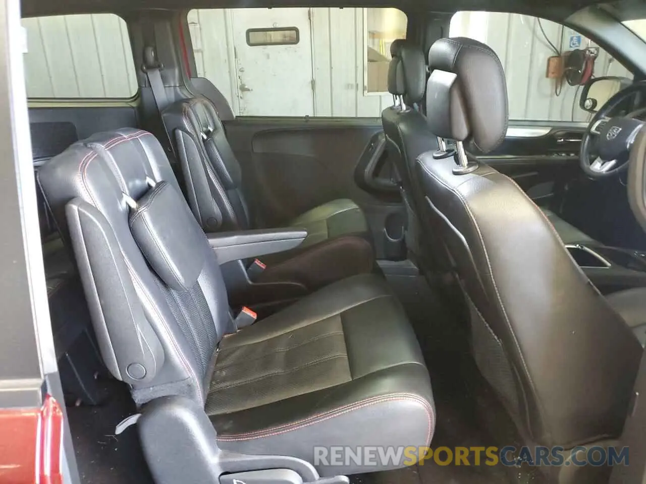 11 Photograph of a damaged car 2C4RDGEG1KR709457 DODGE CARAVAN 2019