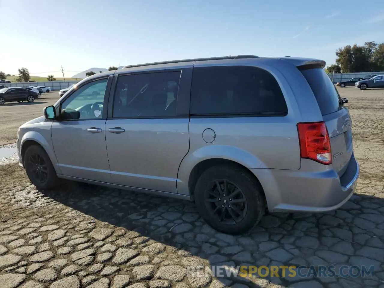 2 Photograph of a damaged car 2C4RDGEG1KR739851 DODGE CARAVAN 2019