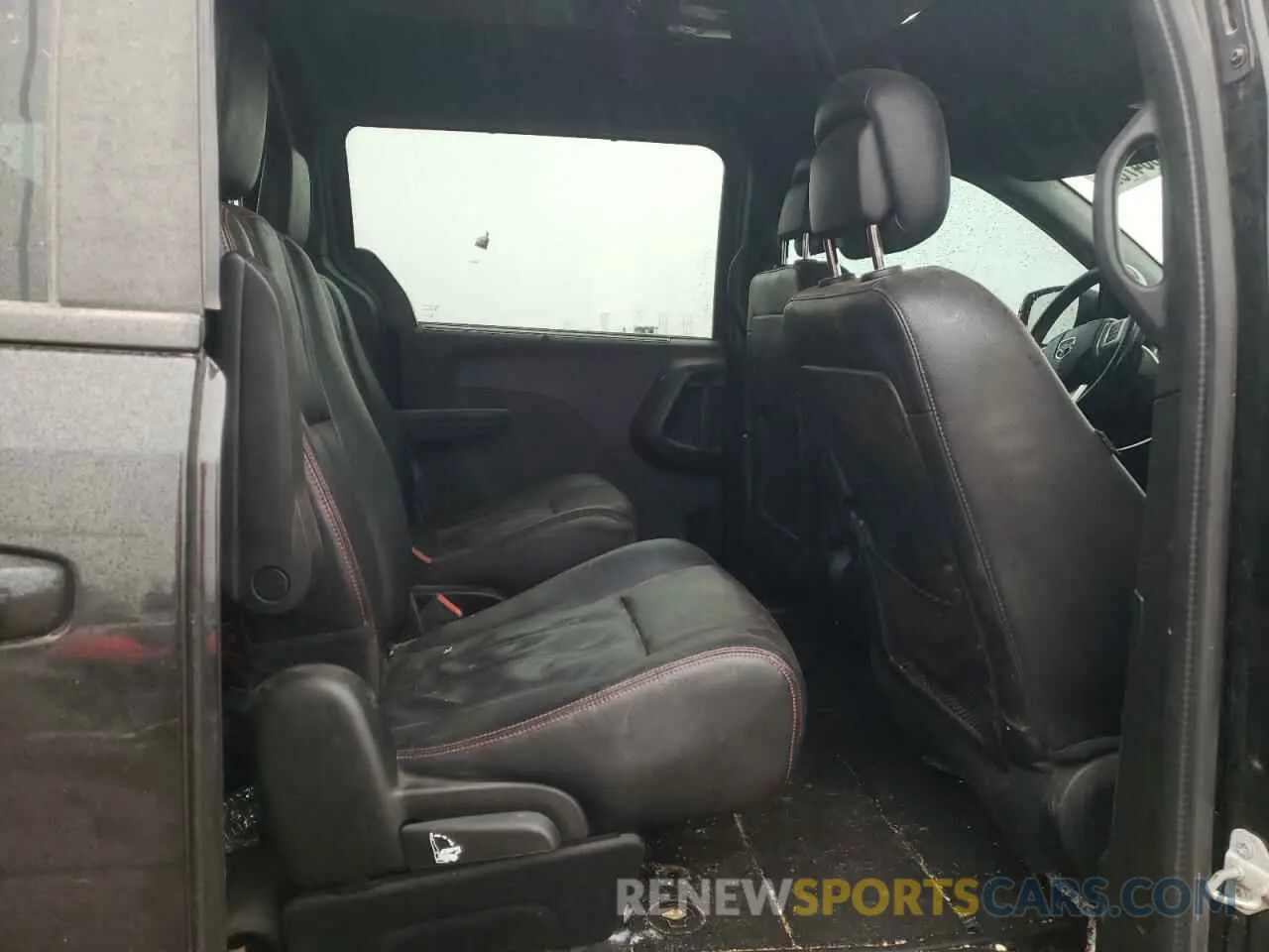 11 Photograph of a damaged car 2C4RDGEG1KR747285 DODGE CARAVAN 2019