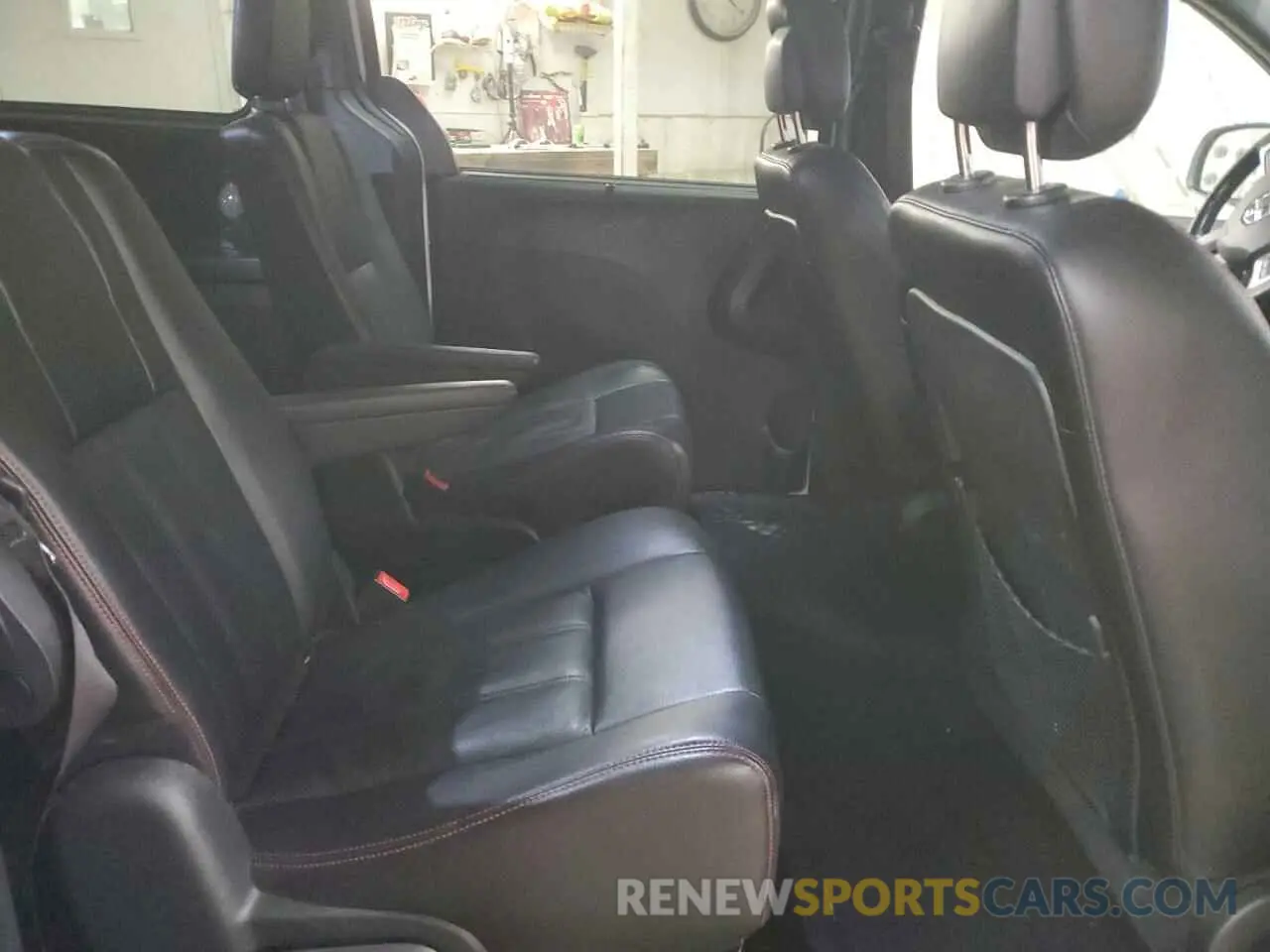 11 Photograph of a damaged car 2C4RDGEG1KR769111 DODGE CARAVAN 2019