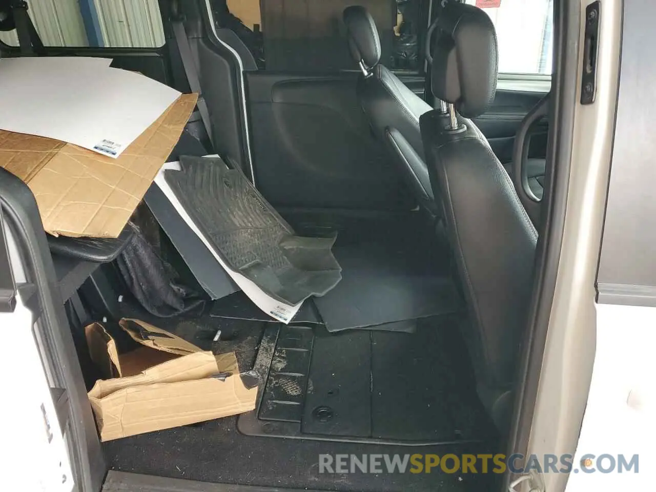 11 Photograph of a damaged car 2C4RDGEG2KR537956 DODGE CARAVAN 2019