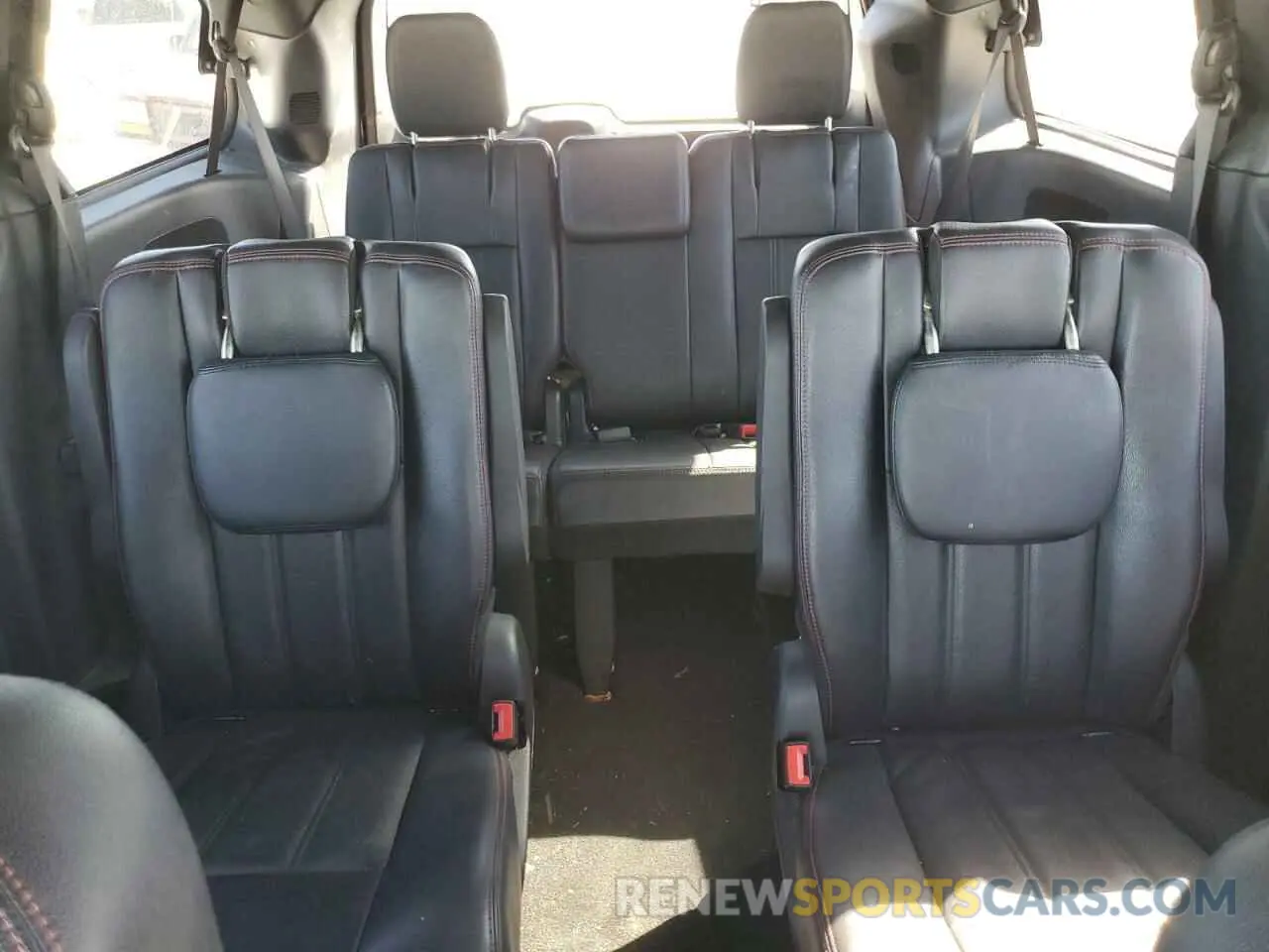 10 Photograph of a damaged car 2C4RDGEG2KR694788 DODGE CARAVAN 2019
