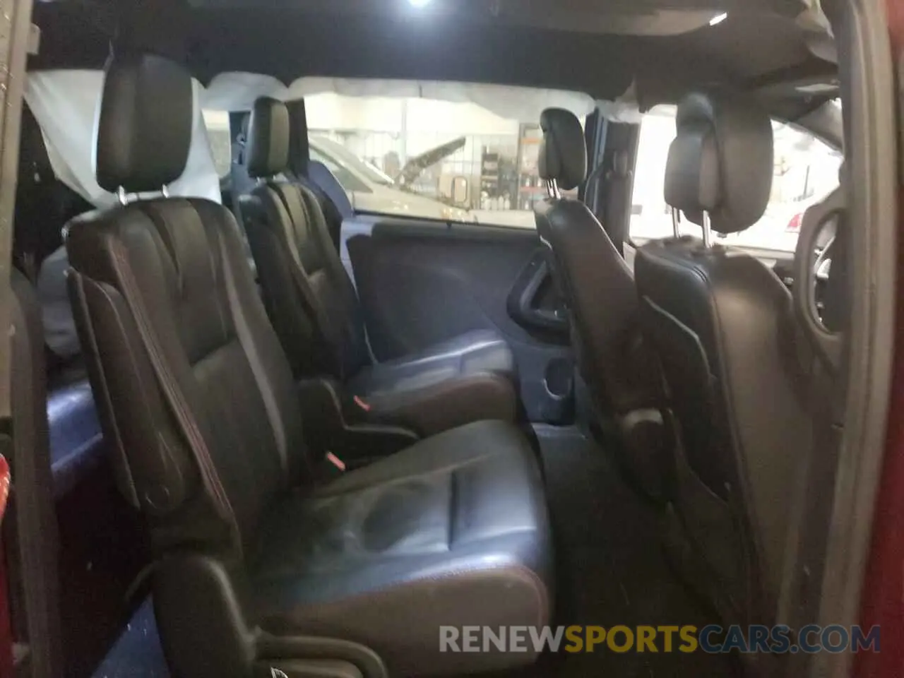 11 Photograph of a damaged car 2C4RDGEG3KR533592 DODGE CARAVAN 2019