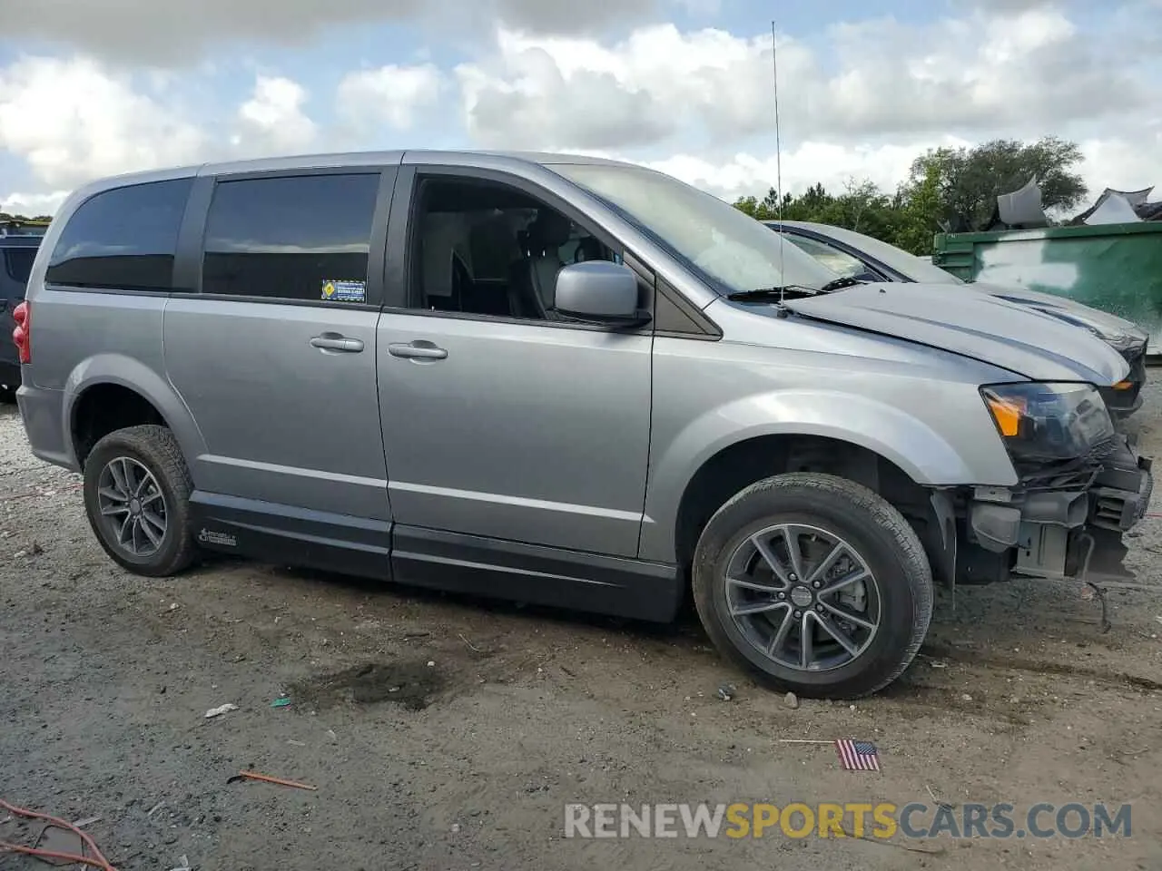4 Photograph of a damaged car 2C4RDGEG3KR535522 DODGE CARAVAN 2019