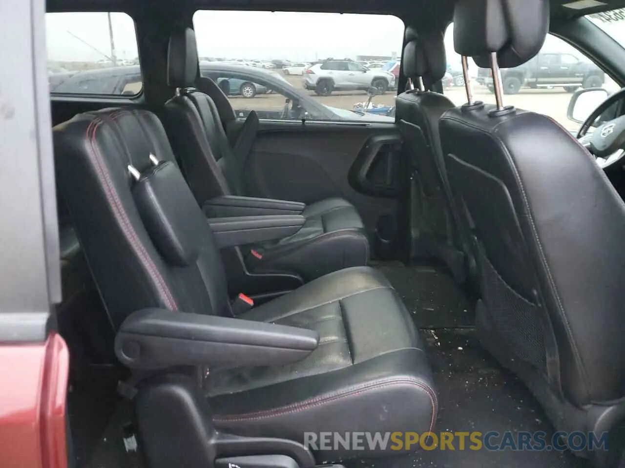 11 Photograph of a damaged car 2C4RDGEG3KR687672 DODGE CARAVAN 2019