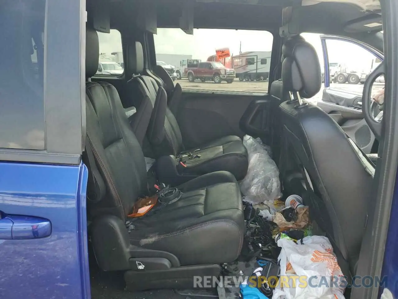 10 Photograph of a damaged car 2C4RDGEG3KR717446 DODGE CARAVAN 2019