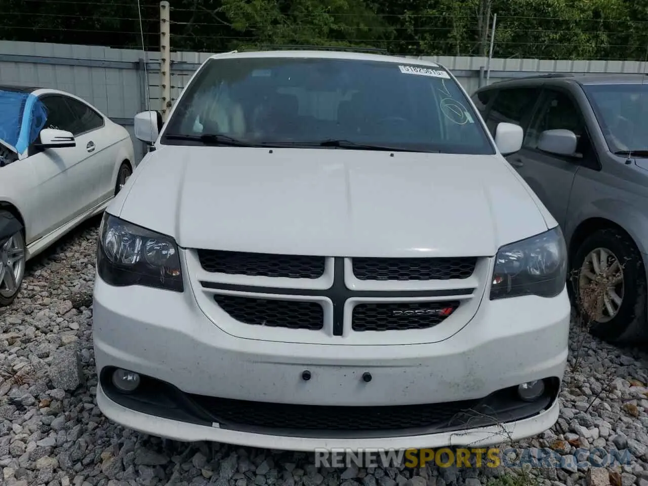 5 Photograph of a damaged car 2C4RDGEG5KR565816 DODGE CARAVAN 2019