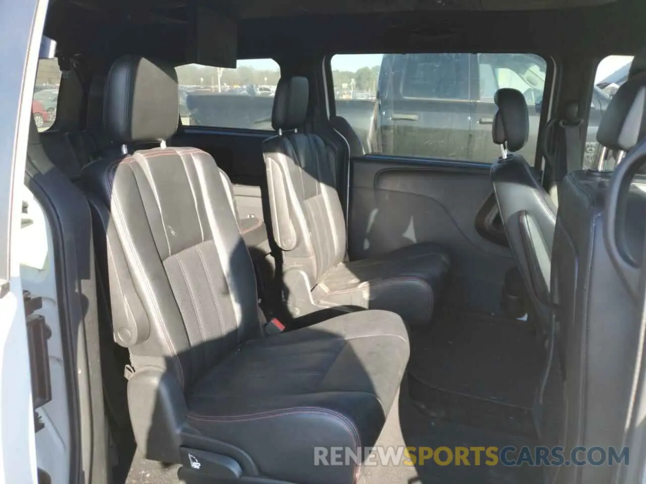 11 Photograph of a damaged car 2C4RDGEG5KR600564 DODGE CARAVAN 2019