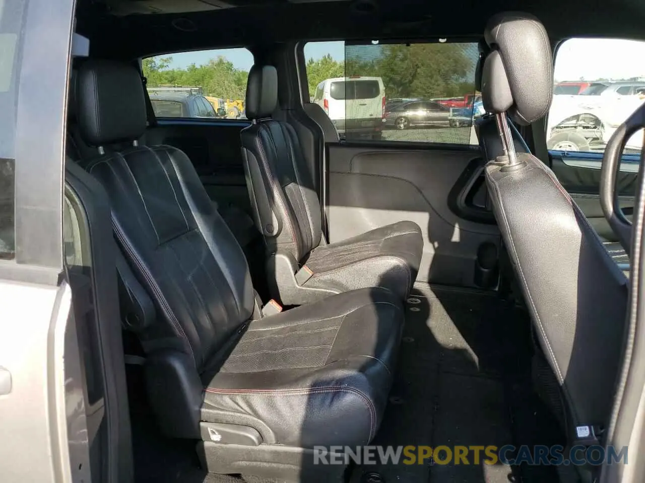 11 Photograph of a damaged car 2C4RDGEG5KR617980 DODGE CARAVAN 2019