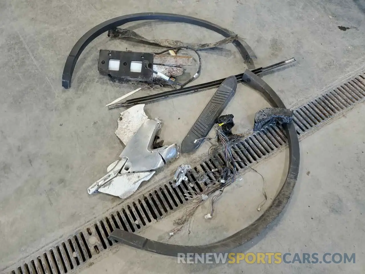 13 Photograph of a damaged car 2C4RDGEG5KR688239 DODGE CARAVAN 2019