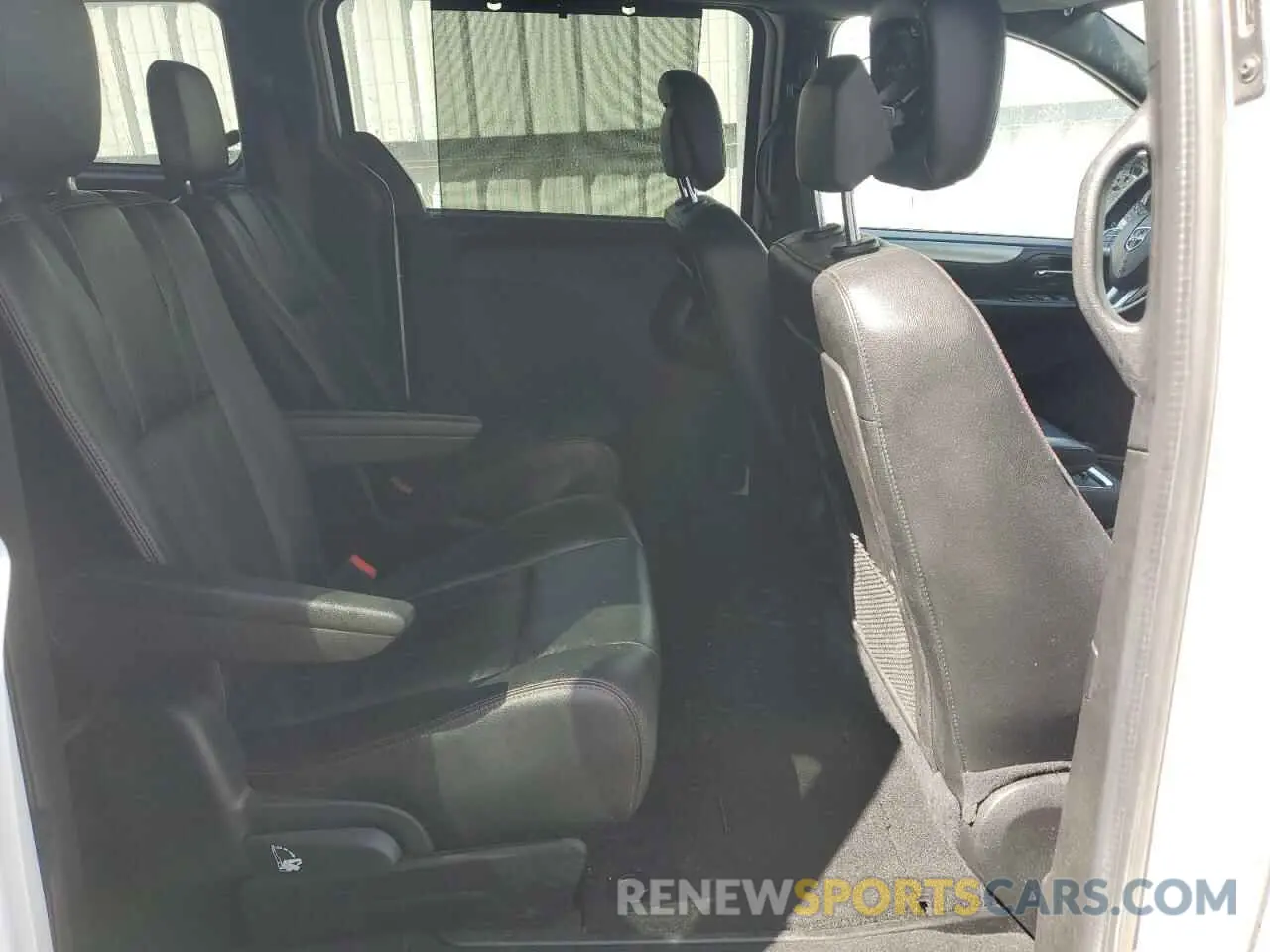 11 Photograph of a damaged car 2C4RDGEG6KR769945 DODGE CARAVAN 2019