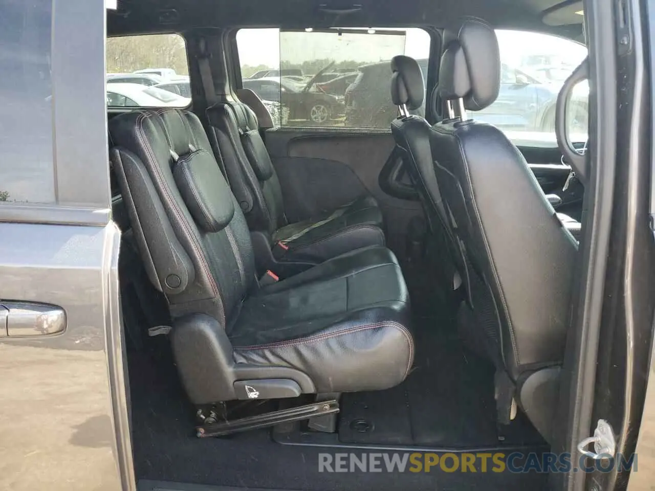 11 Photograph of a damaged car 2C4RDGEG7KR618211 DODGE CARAVAN 2019