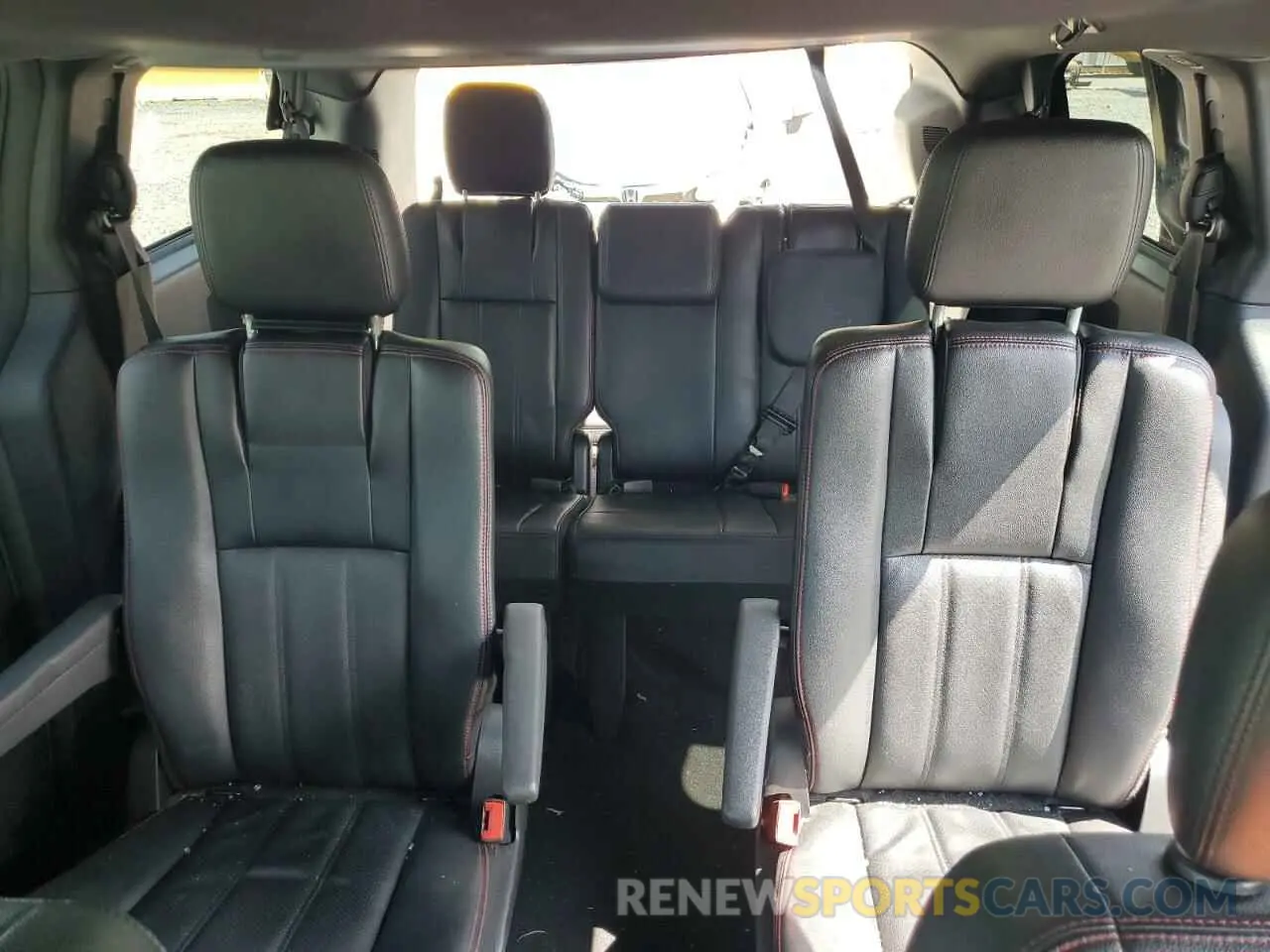 10 Photograph of a damaged car 2C4RDGEG7KR743564 DODGE CARAVAN 2019
