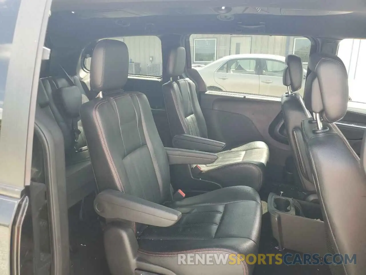 11 Photograph of a damaged car 2C4RDGEG7KR743564 DODGE CARAVAN 2019
