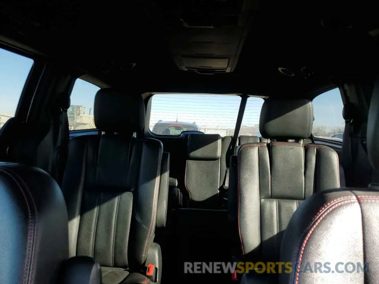 10 Photograph of a damaged car 2C4RDGEG8KR623532 DODGE CARAVAN 2019