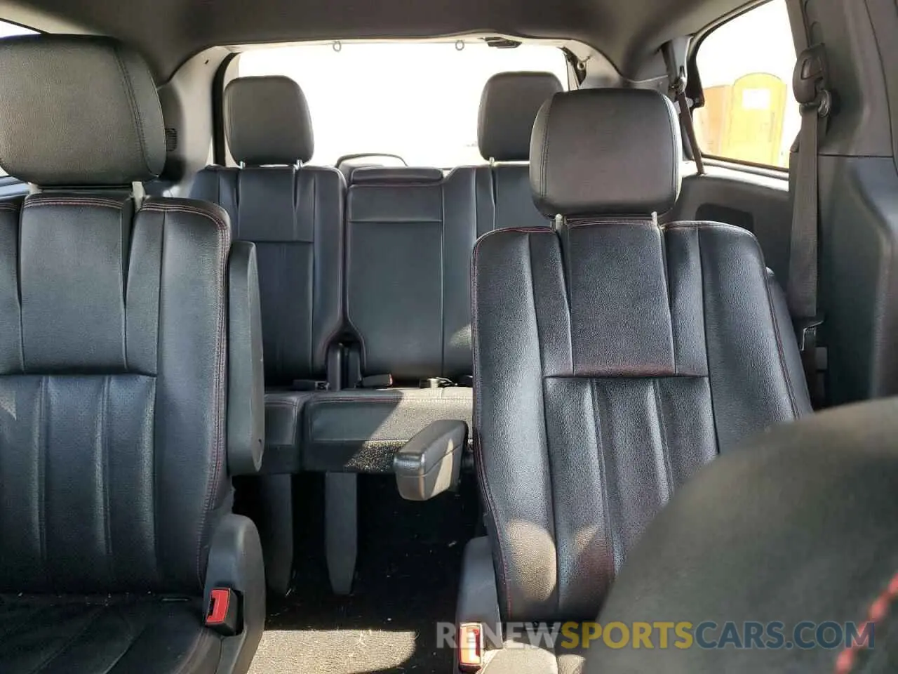 10 Photograph of a damaged car 2C4RDGEG9KR538148 DODGE CARAVAN 2019