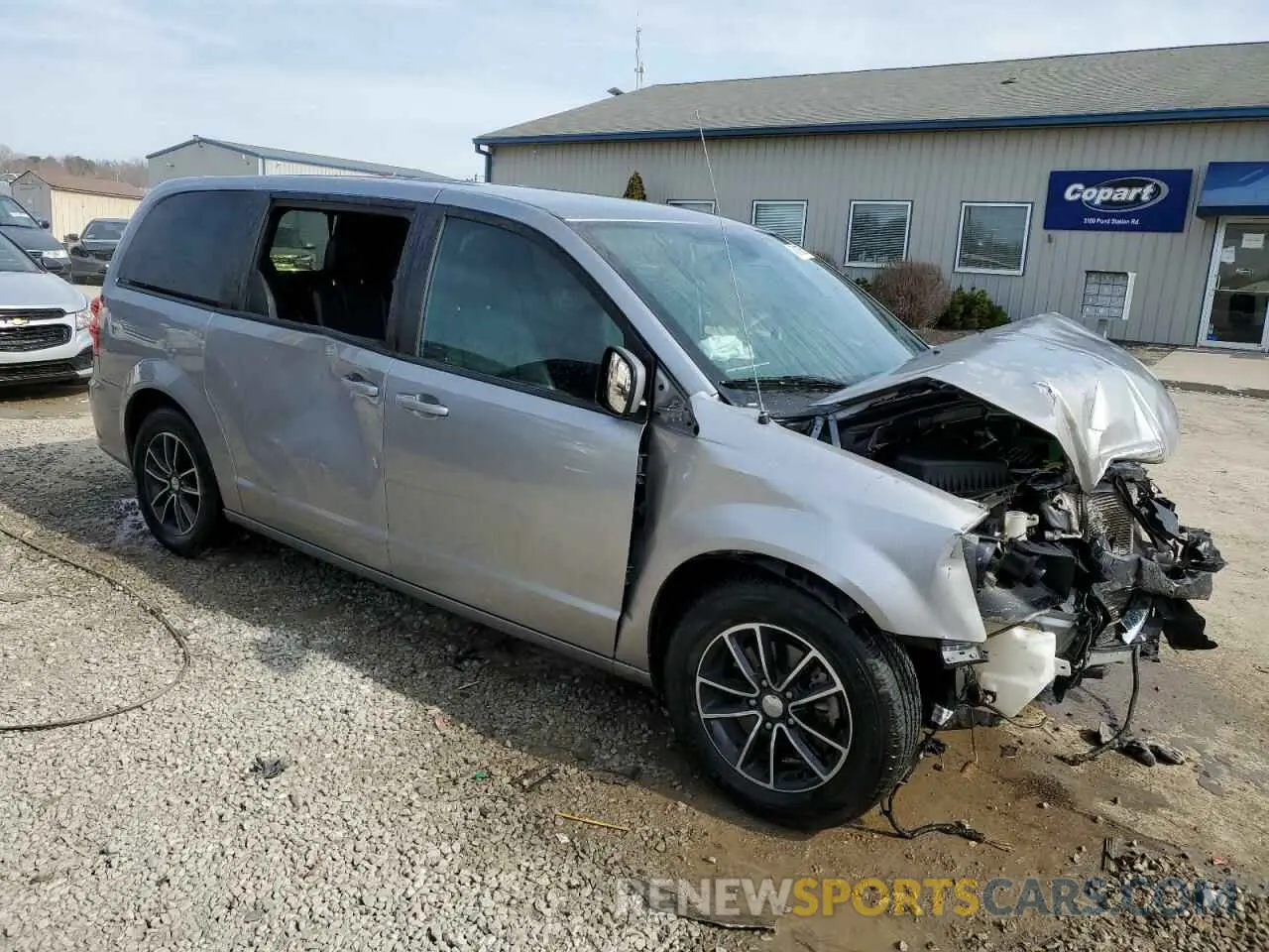 4 Photograph of a damaged car 2C4RDGEG9KR567908 DODGE CARAVAN 2019