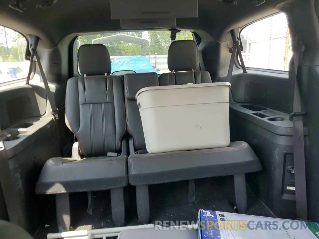 10 Photograph of a damaged car 2C4RDGEG9KR646835 DODGE CARAVAN 2019