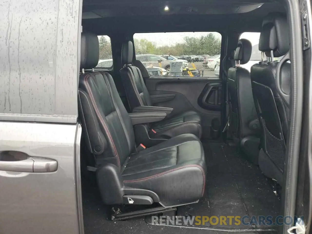 11 Photograph of a damaged car 2C4RDGEG9KR723784 DODGE CARAVAN 2019