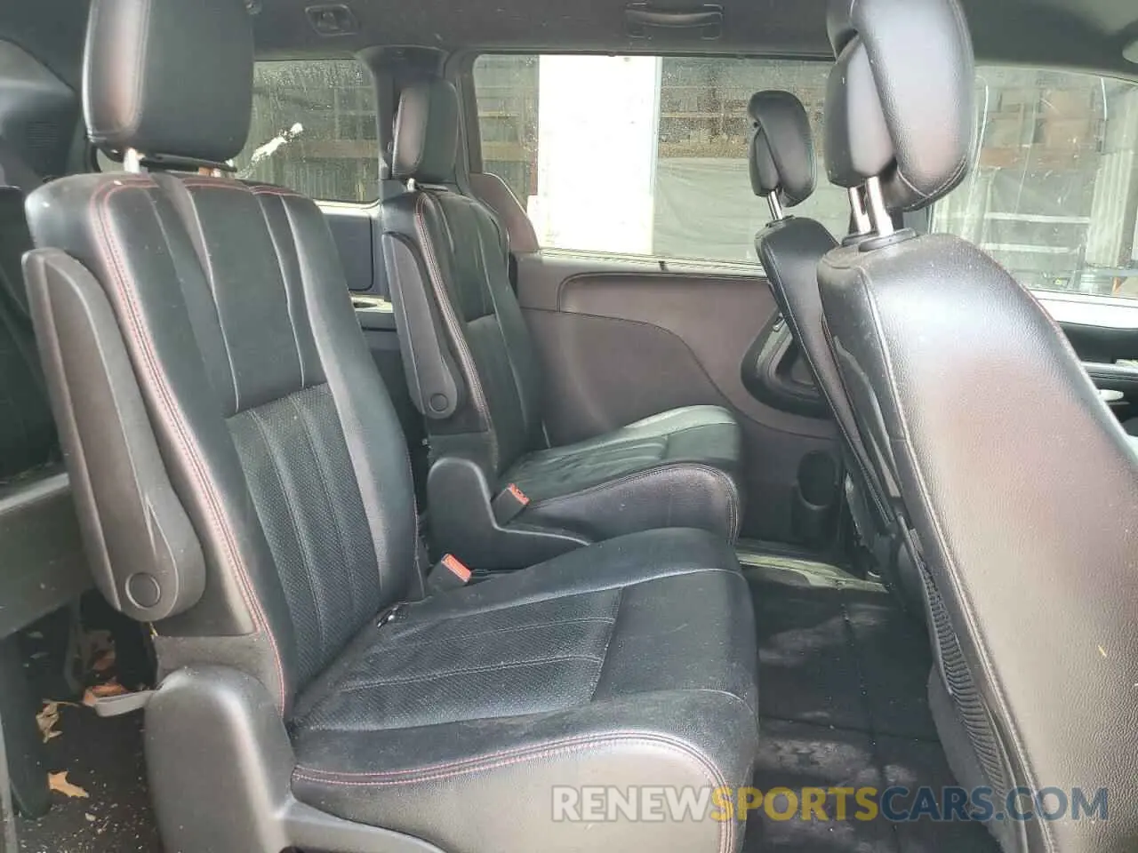 11 Photograph of a damaged car 2C4RDGEG9KR726085 DODGE CARAVAN 2019