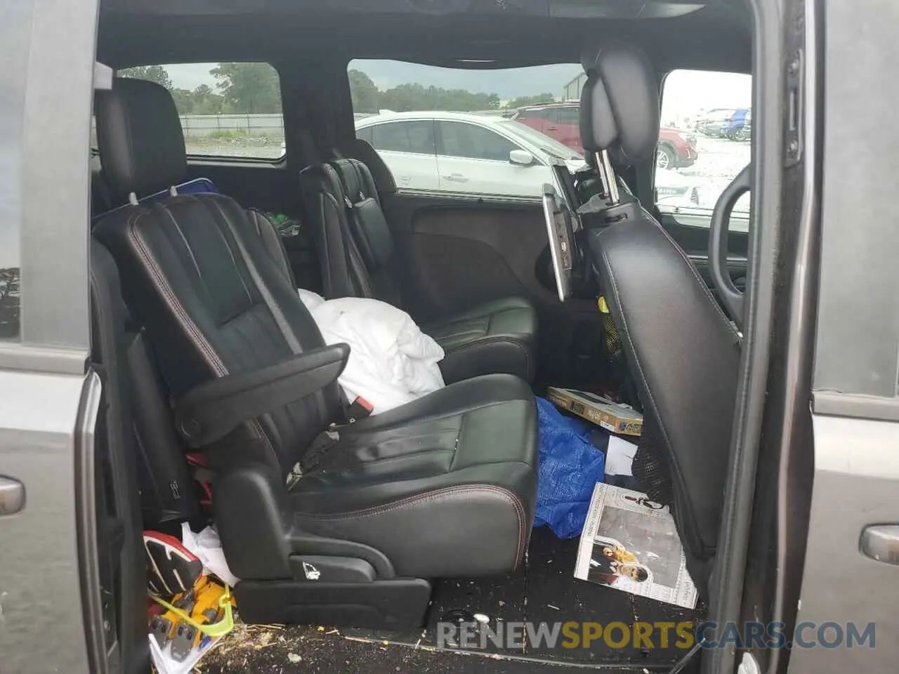11 Photograph of a damaged car 2C4RDGEGXKR534545 DODGE CARAVAN 2019