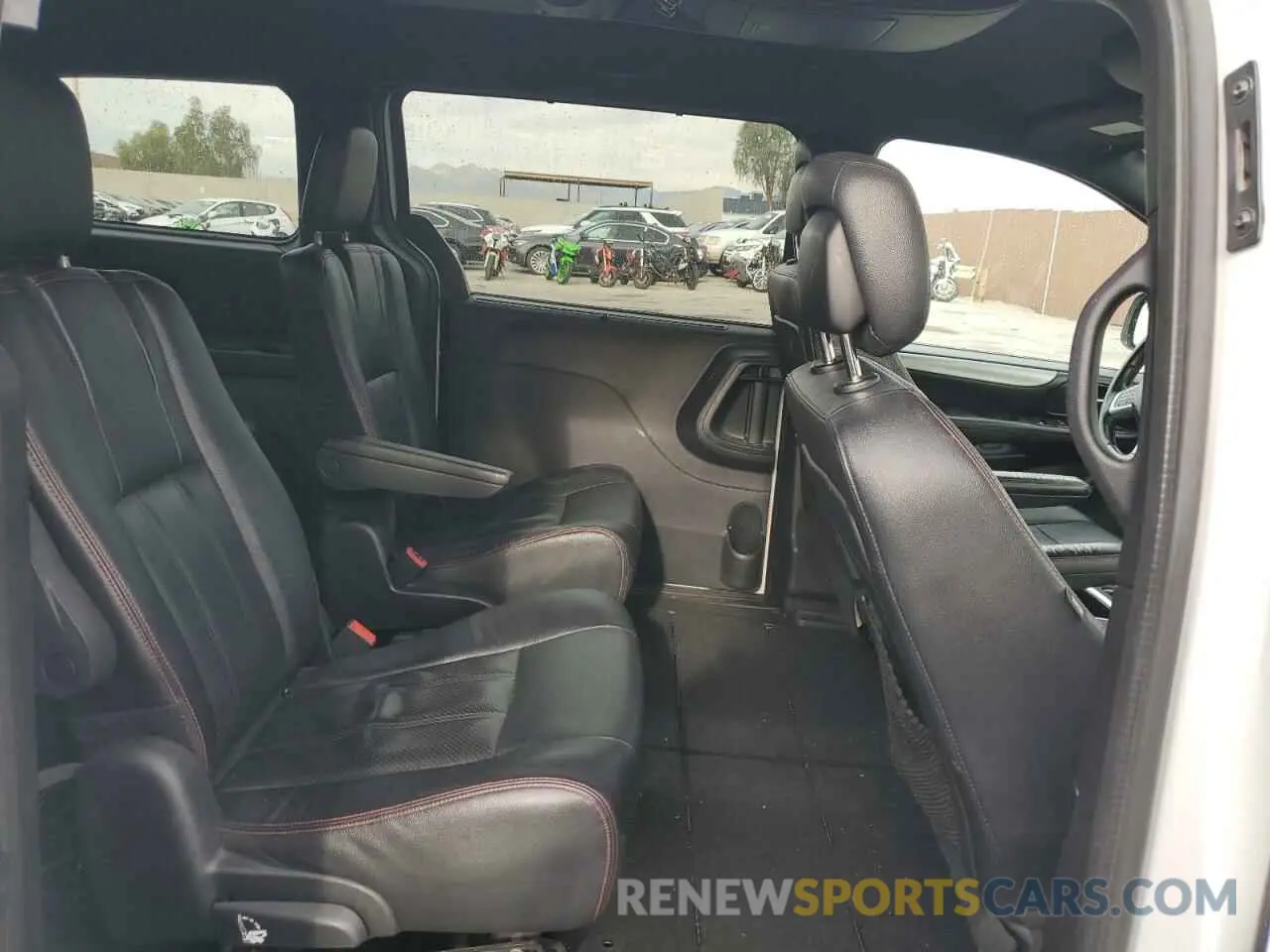 10 Photograph of a damaged car 2C4RDGEGXKR568078 DODGE CARAVAN 2019