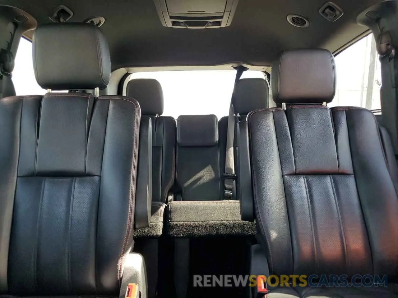 10 Photograph of a damaged car 2C4RDGEGXKR618137 DODGE CARAVAN 2019