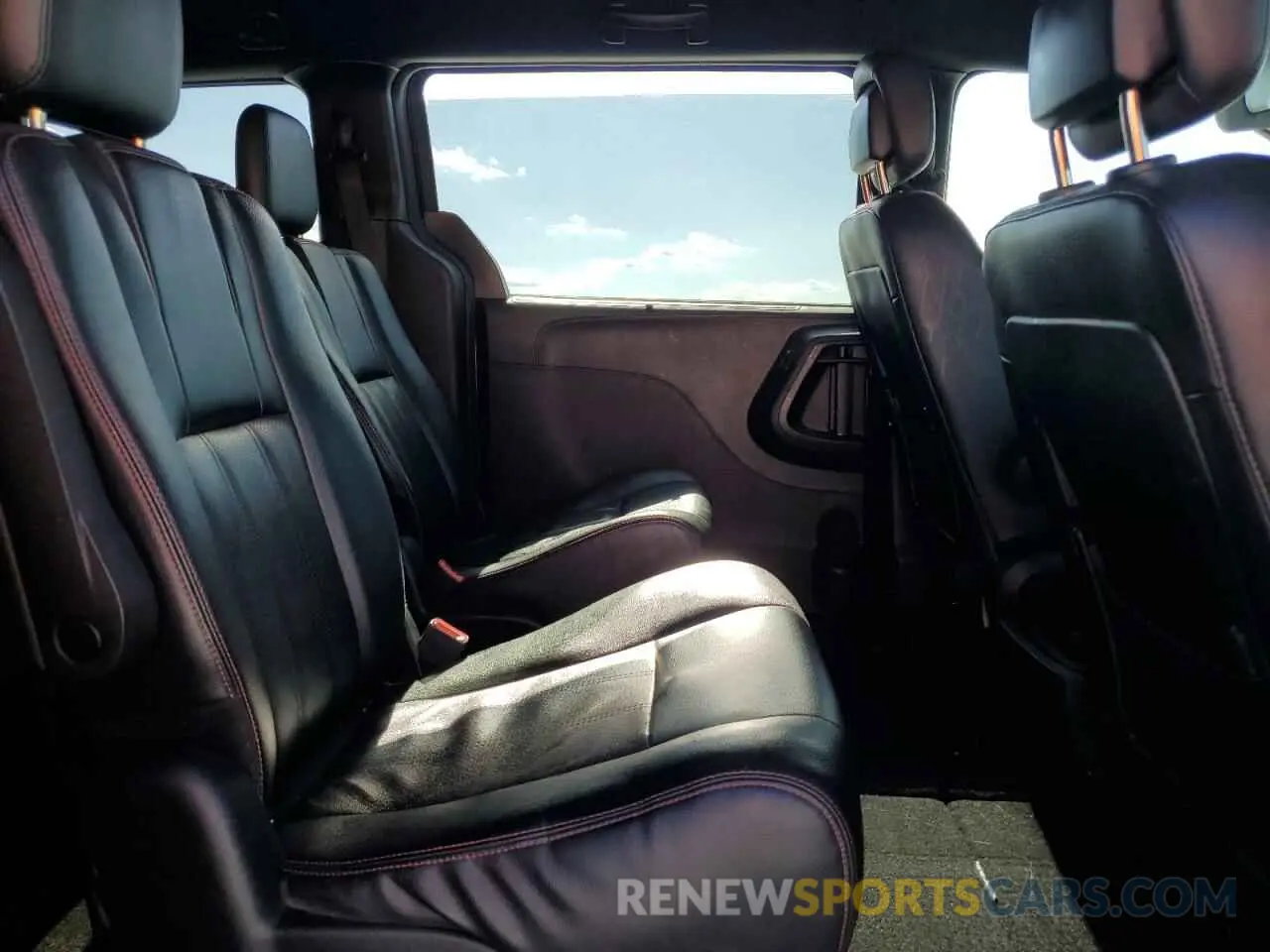 11 Photograph of a damaged car 2C4RDGEGXKR618137 DODGE CARAVAN 2019