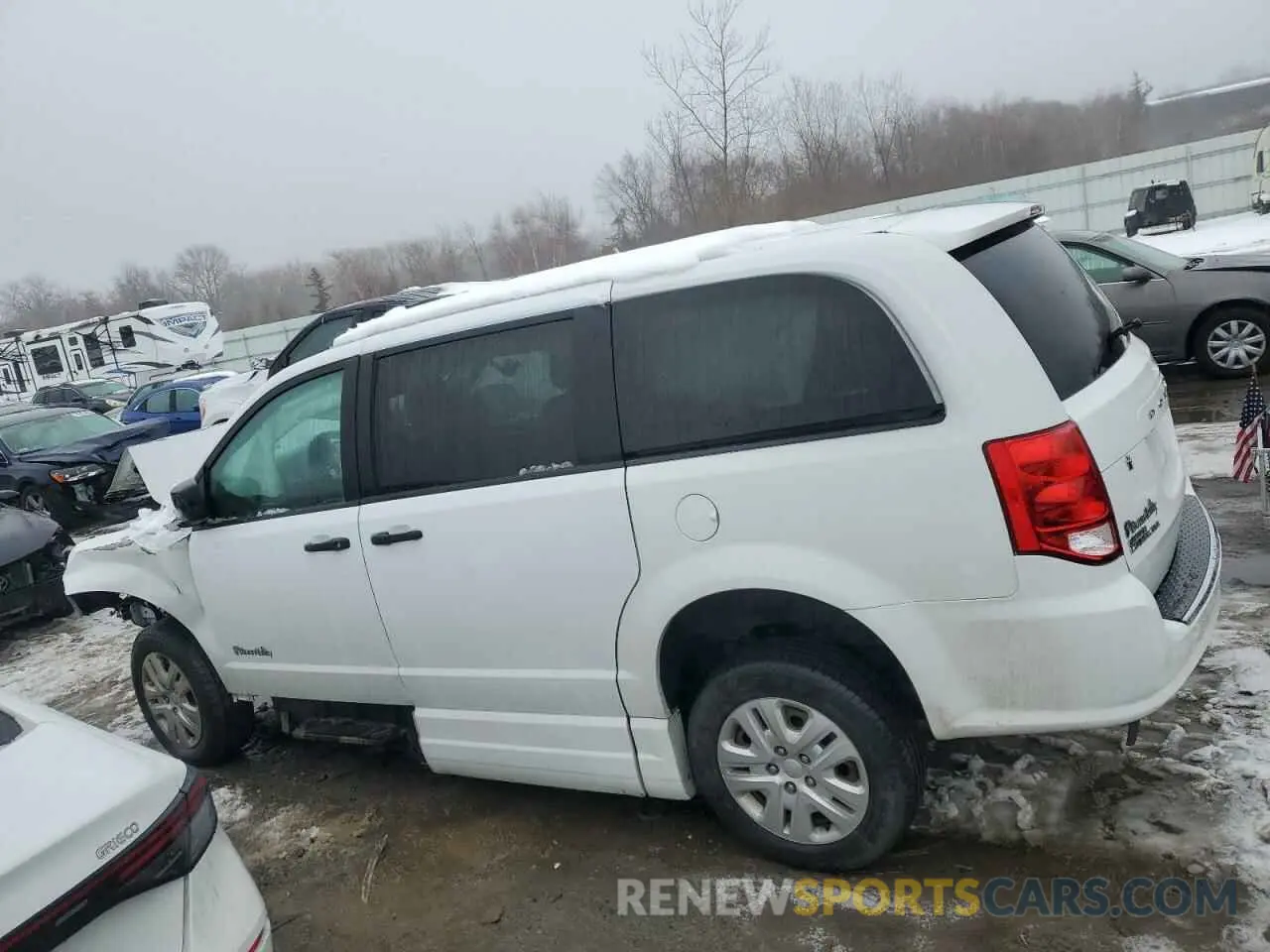 2 Photograph of a damaged car 2C7WDGBG1KR555651 DODGE CARAVAN 2019