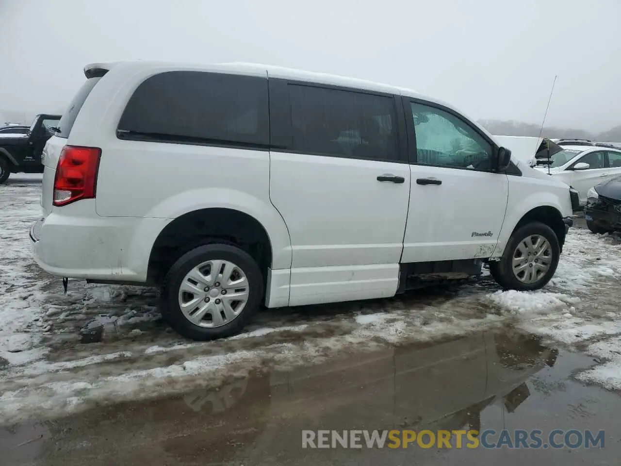 3 Photograph of a damaged car 2C7WDGBG1KR555651 DODGE CARAVAN 2019