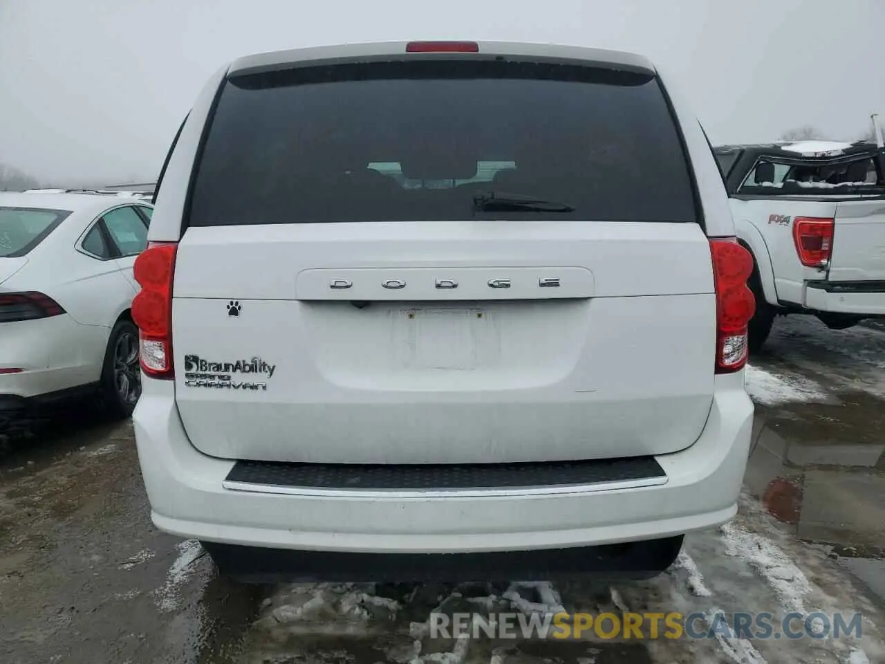 6 Photograph of a damaged car 2C7WDGBG1KR555651 DODGE CARAVAN 2019