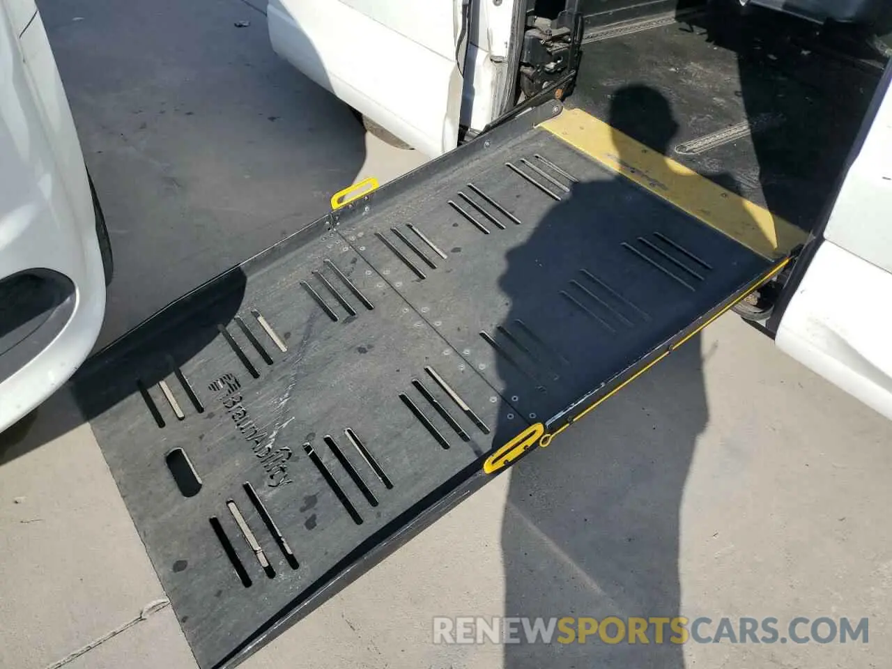13 Photograph of a damaged car 2C7WDGBG1KR699720 DODGE CARAVAN 2019