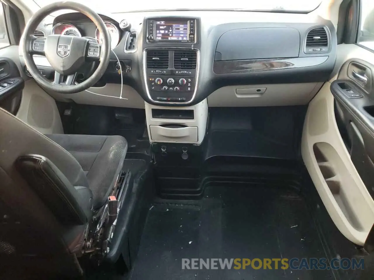 8 Photograph of a damaged car 2C7WDGBG1KR699720 DODGE CARAVAN 2019