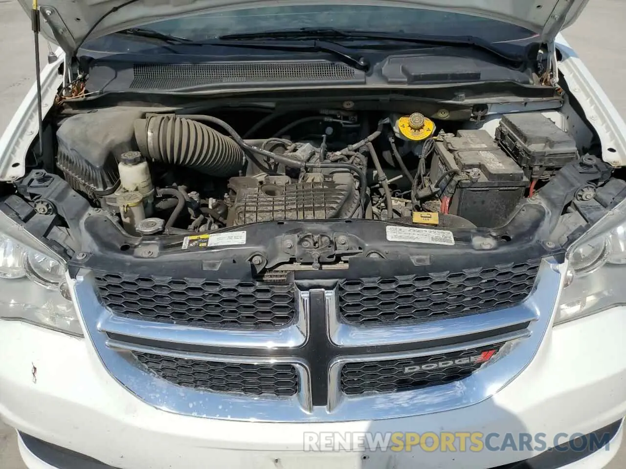 12 Photograph of a damaged car 2C7WDGBG1KR699734 DODGE CARAVAN 2019