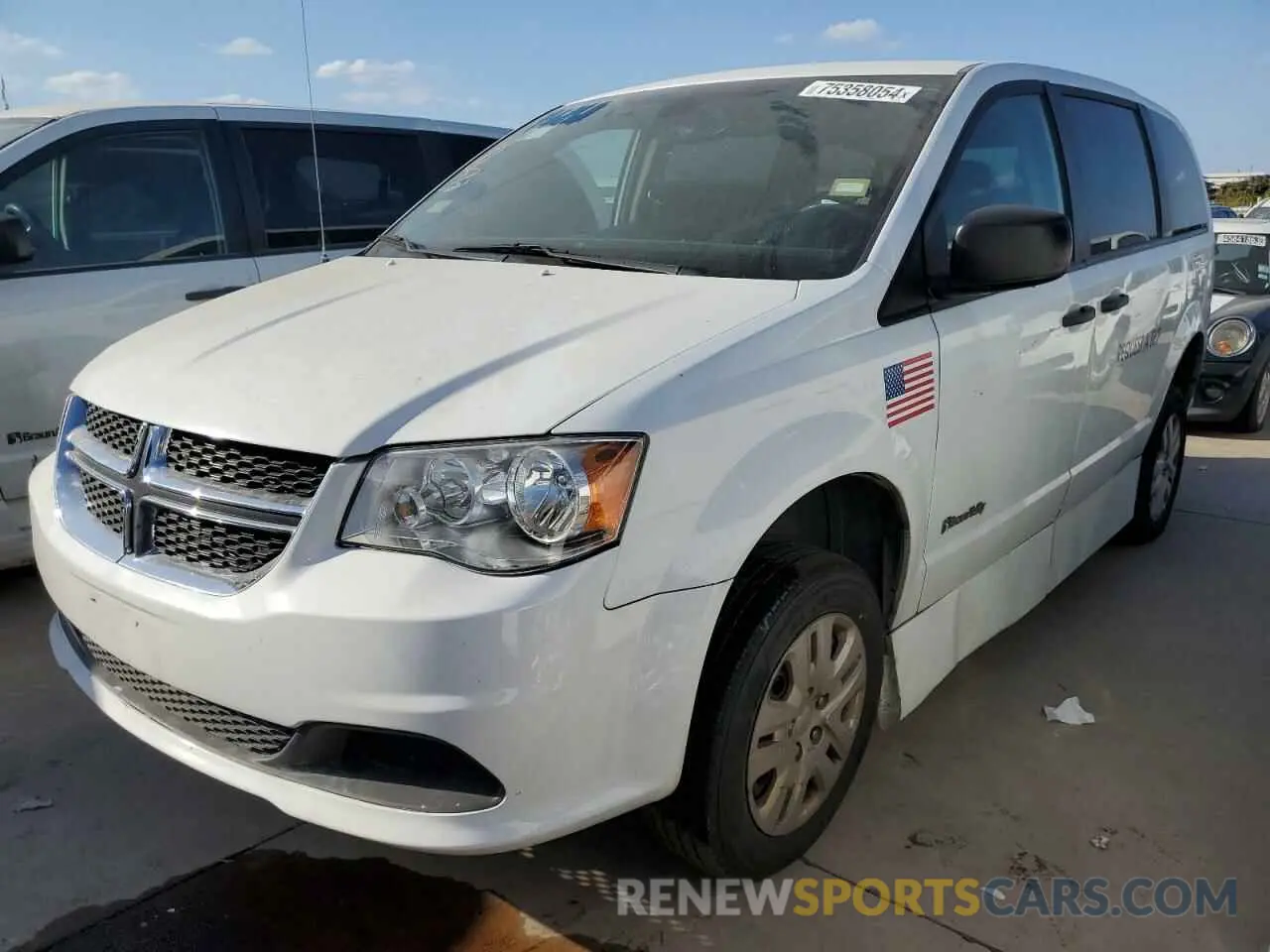 1 Photograph of a damaged car 2C7WDGBG1KR728472 DODGE CARAVAN 2019